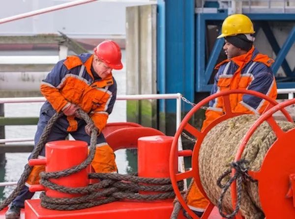 海员实习生苦逼,海员的苦逼的生活