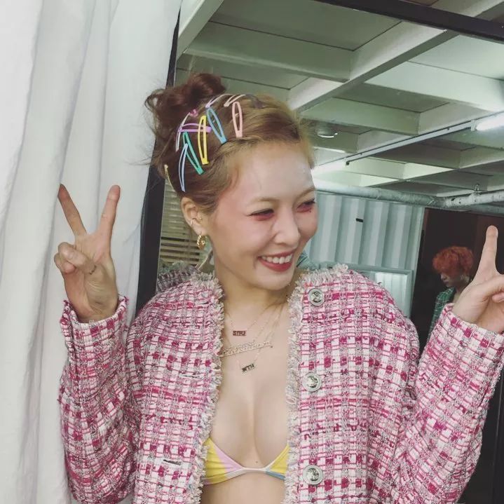 为什么我女朋友的照片头上都是蝴蝶？