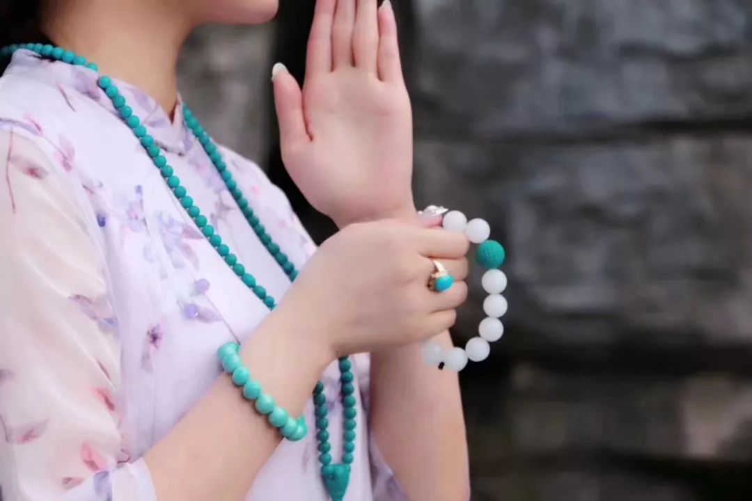 绿松石配饰可以戴一辈子吗,绿松石配饰一半绿一半蓝