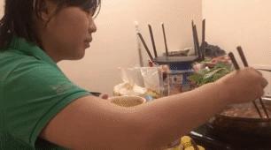 假小子变装惊艳全场的样子,肿眼泡假小子