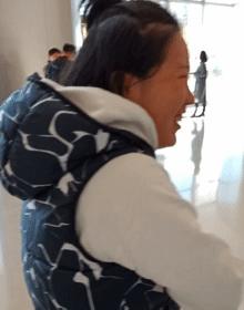 假小子变装惊艳全场的样子,肿眼泡假小子