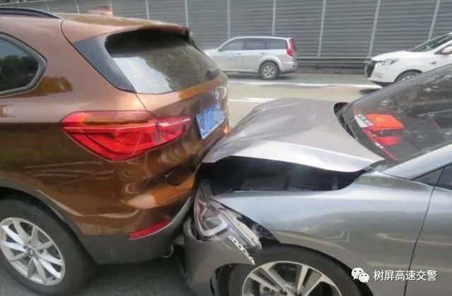 轿车高速突然急刹怎么办,高速前车突然停车怎么办