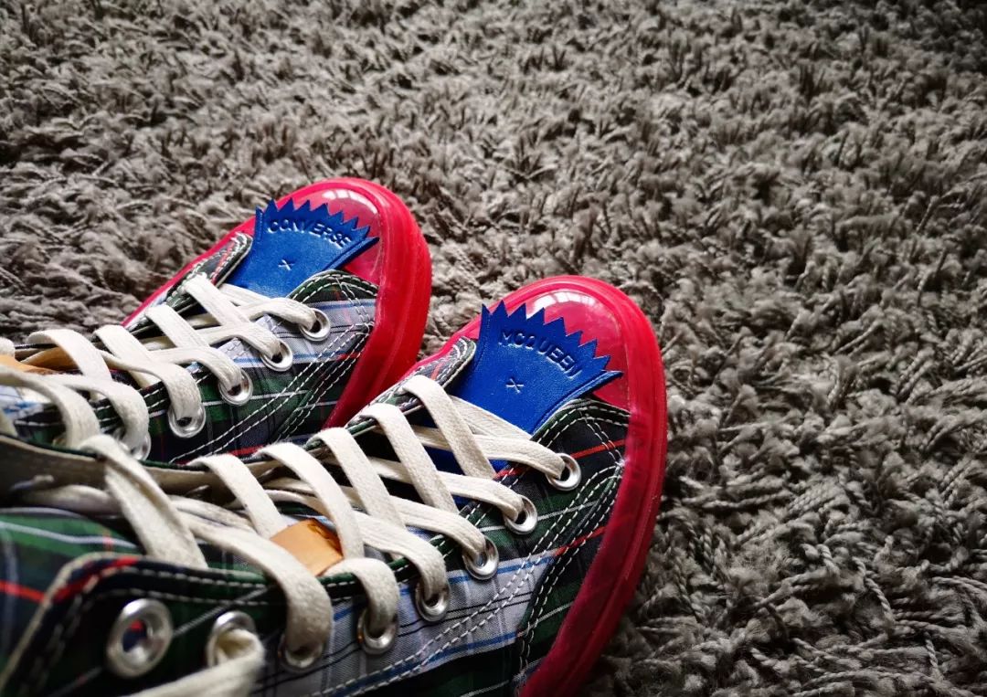 同样都是穿匡威的，怎么大哥们还“改装”上了呢？