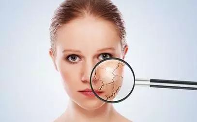 只听说蛋清能除皱，没想到瑞典皇室竟然用它来洗脸，还能去黑头！