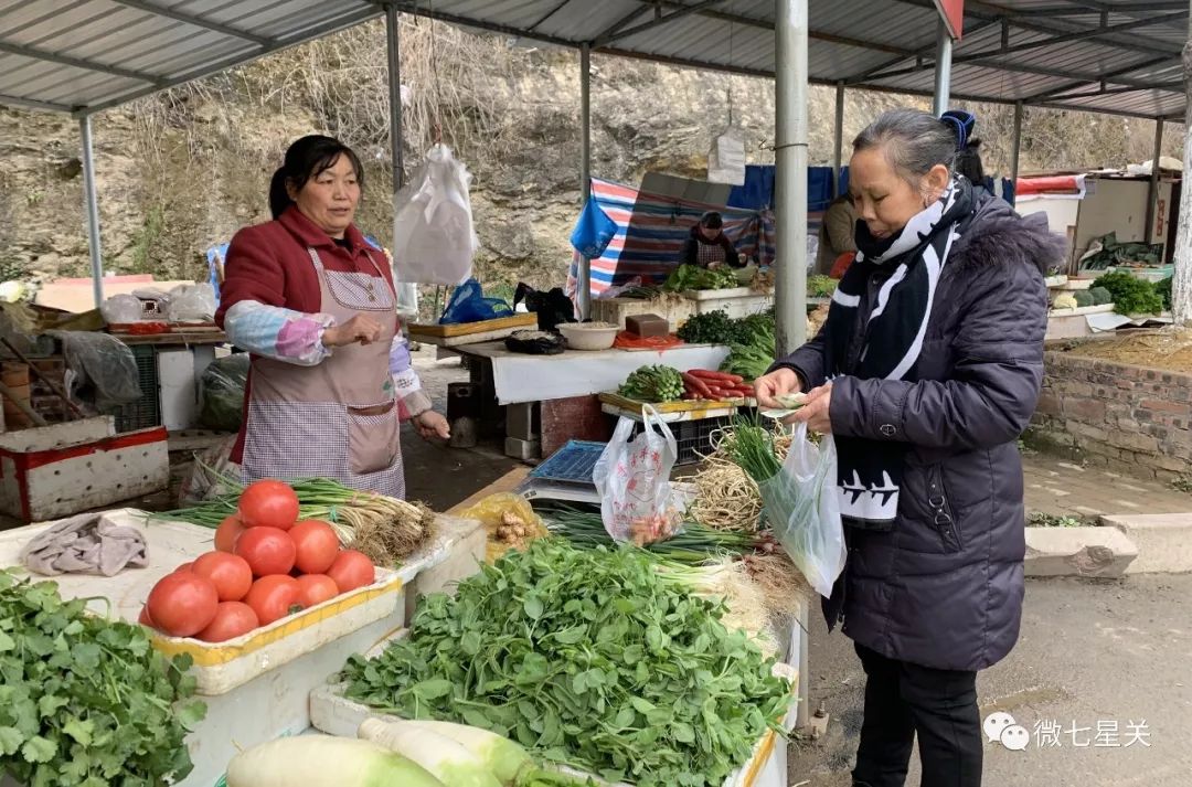 请转发给七星关的农民伯伯，这里的摊位免费！