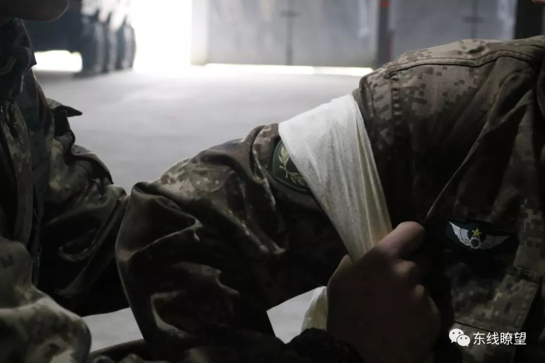 三角巾多种使用方法,三角巾使用方法及关注事项