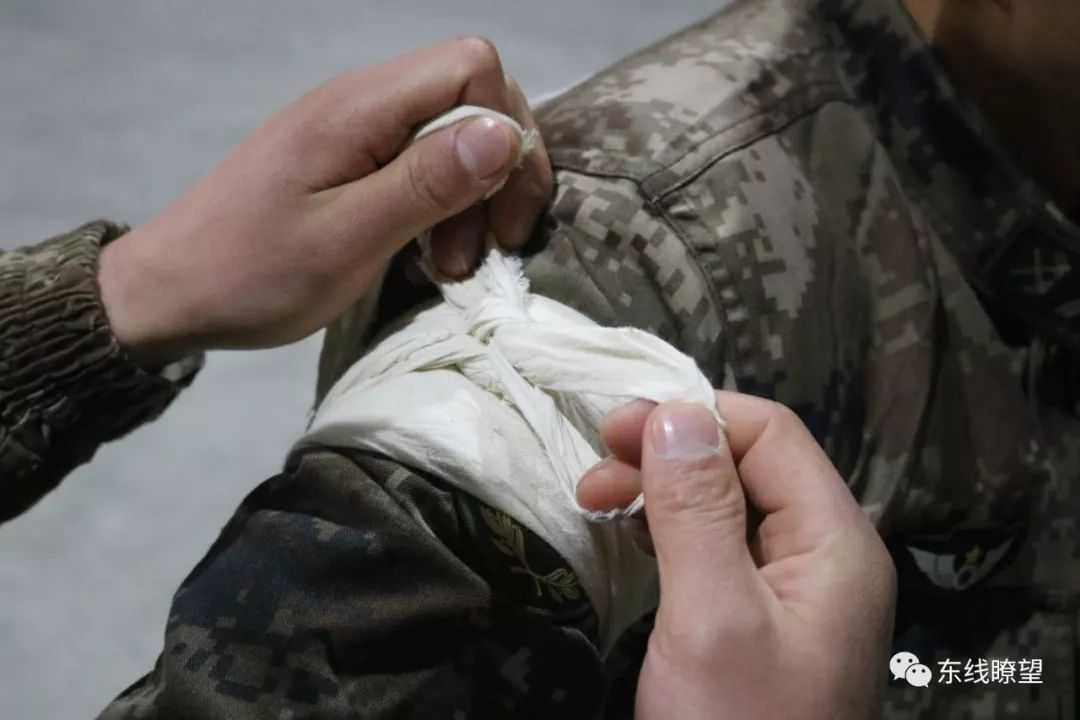 三角巾多种使用方法,三角巾使用方法及关注事项