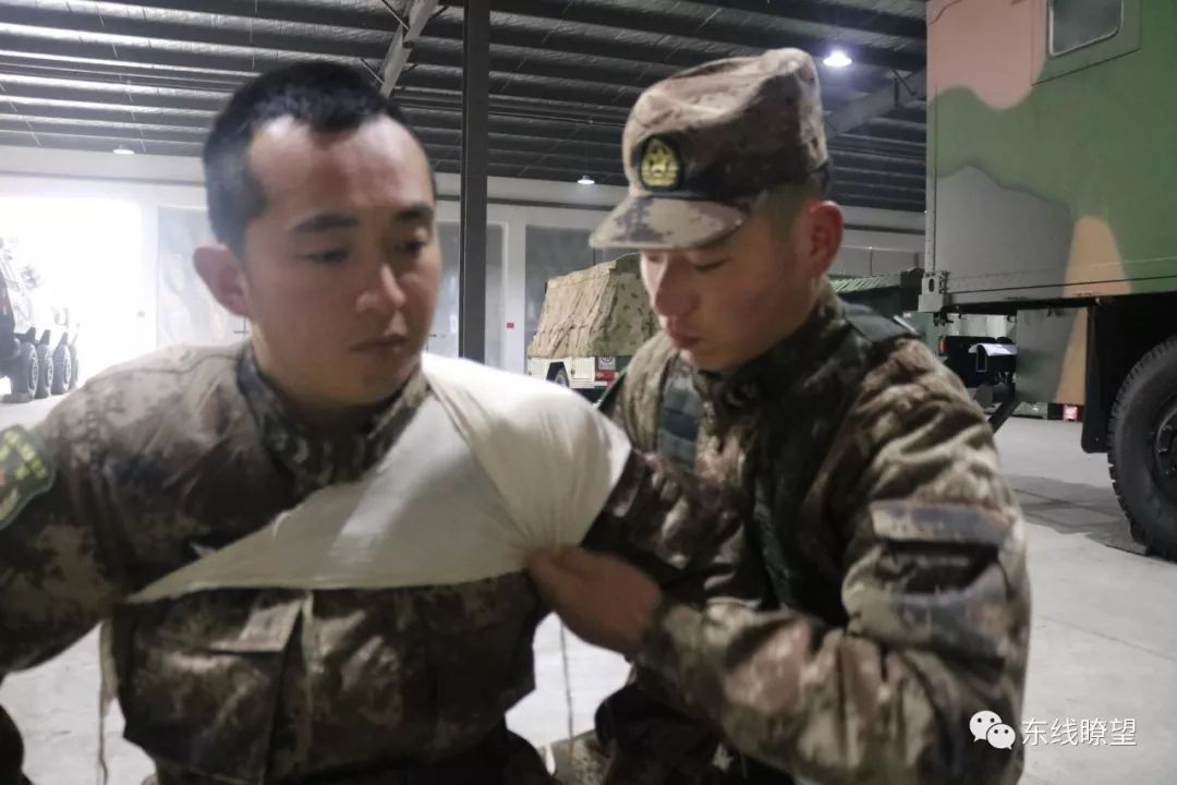 三角巾多种使用方法,三角巾使用方法及关注事项