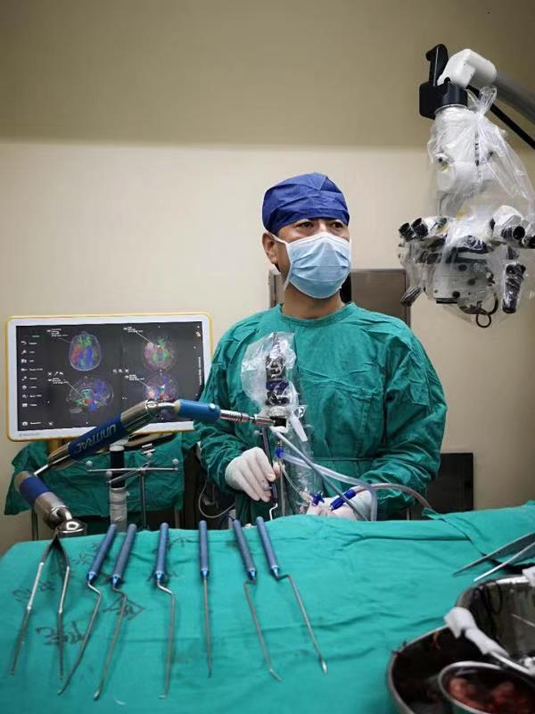 内镜深入“弹丸之地”保命更保光明，长征医院救治罕见复杂颅底创伤患者