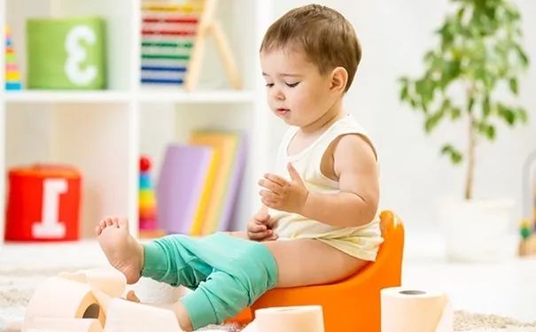 小孩长期便秘补维生素,小孩便秘多喝水有用吗