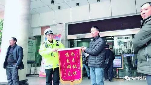 3岁小孩被烫伤交警15分钟紧急送医,1岁幼童被2000度热水烫伤