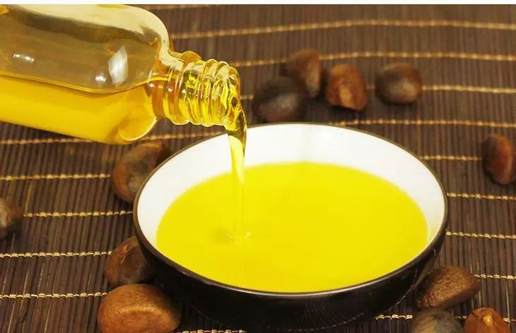 过期一年的油吃了会中毒吗,过期的食用油会不会中毒