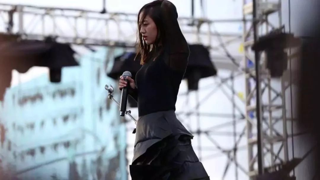 听一首民谣说一个故事,听一首民谣如同听一个故事