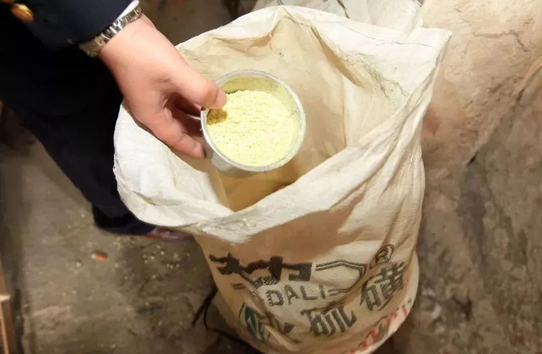 一次性筷子的木刺咽下去了怎么办,怎么判断一次性筷子是否扎进手里