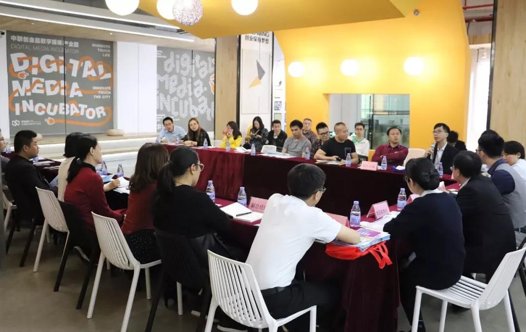 行政审批局上门服务为企解烦忧,政务公开便民服务互动