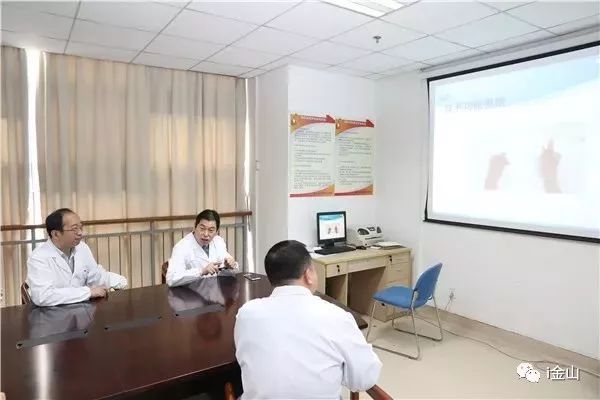 少年先天性多指感到自卑，爱心接力来金接受手术……