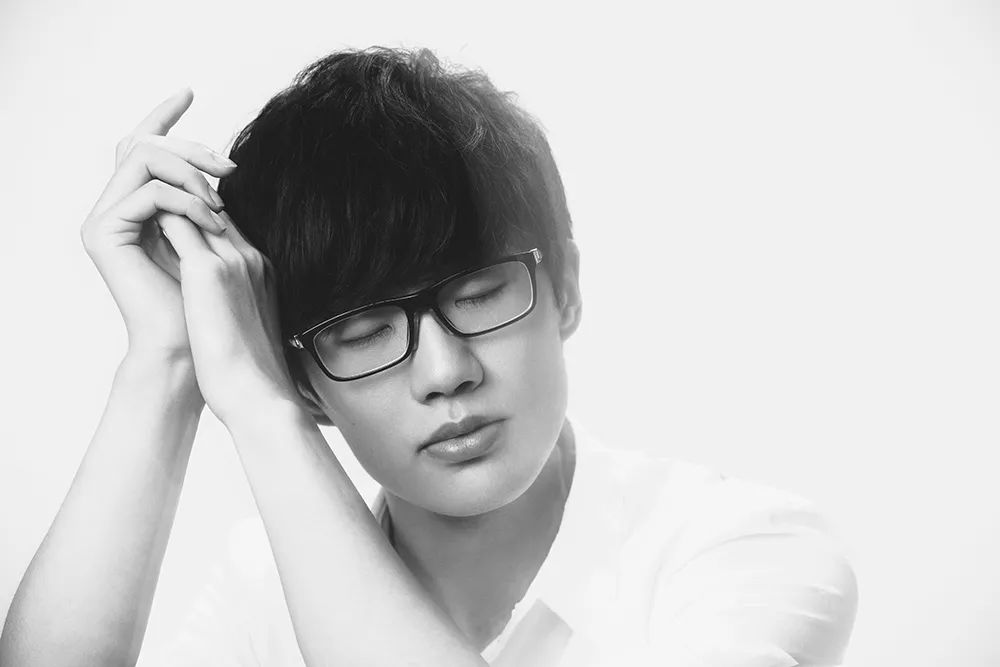 力压周杰伦、引领非主流、霸屏QQ空间…陪你长大的他，怎么混得这么惨？