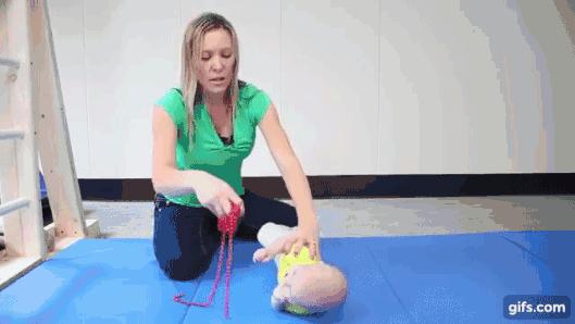 婴儿4个月不会翻身是发育迟缓吗,宝宝六个月发育迟缓不会翻身