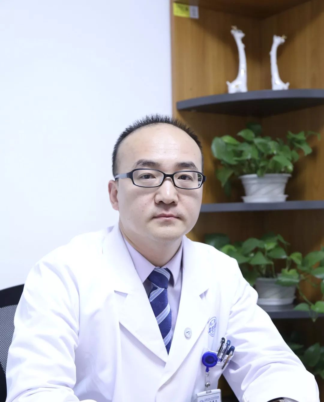 义诊活动心连心健康服务暖人心,医院开展学雷锋义诊送温暖活动