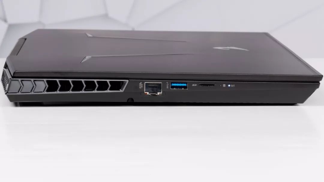 聊一款散热策略激进的雕牌游戏本