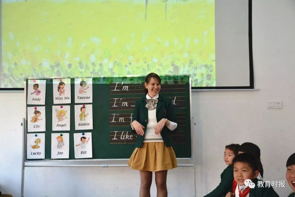 Hey，哈敦！你为学生努力的样子真美