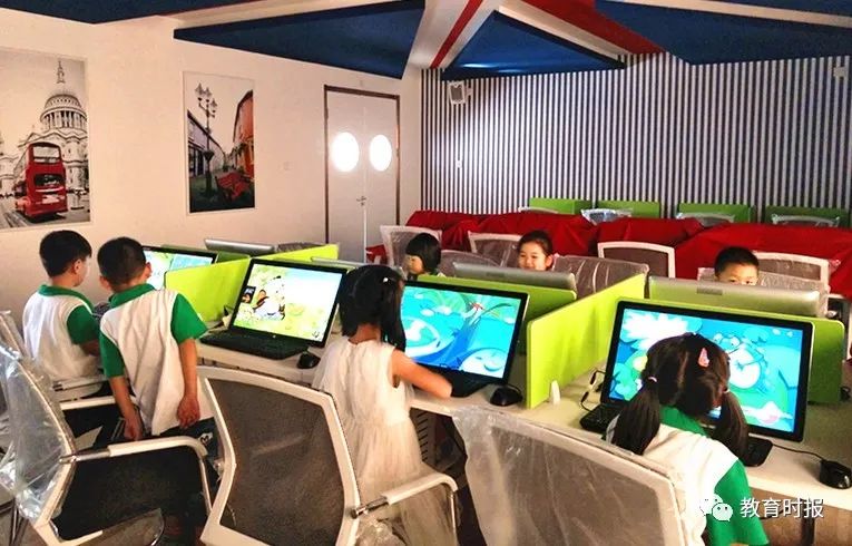 Hey，哈敦！你为学生努力的样子真美