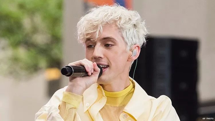 爱豆经常染的发色,爱豆的神仙发色超级显白