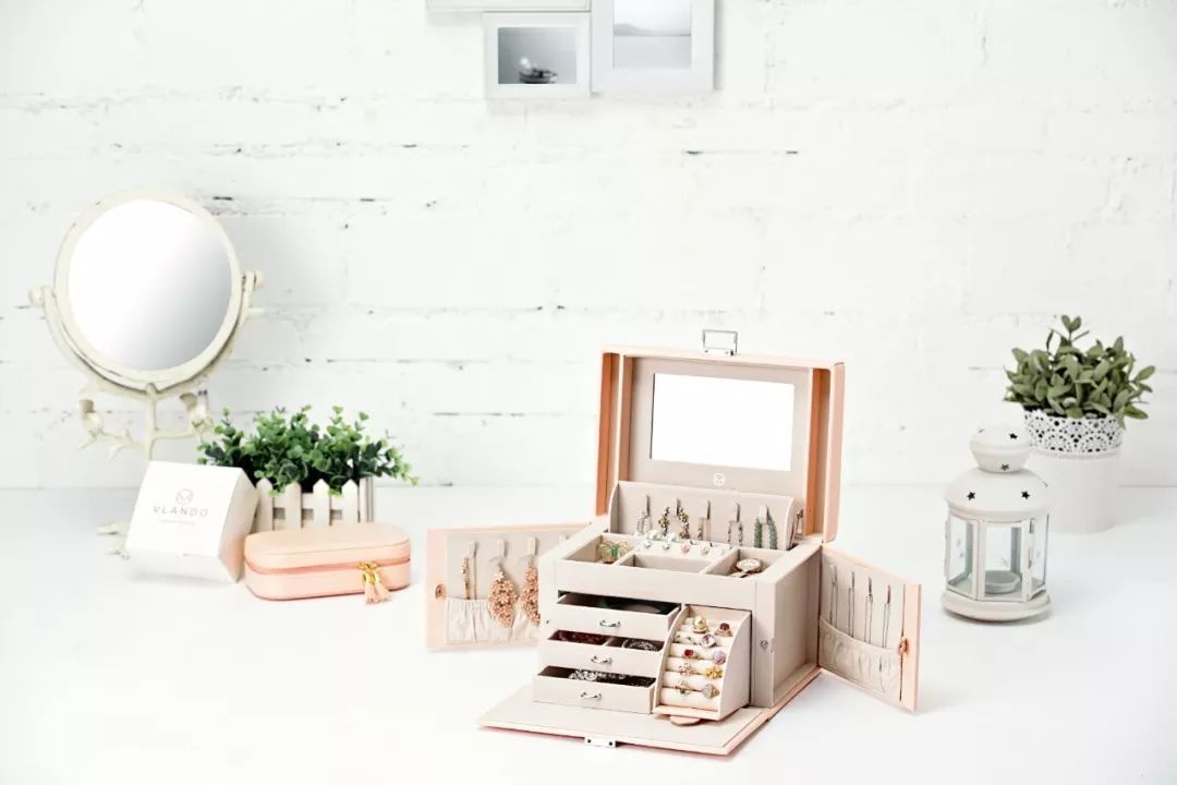 比起项链、耳环、戒指，女孩子更需要这个礼物|智黑智选