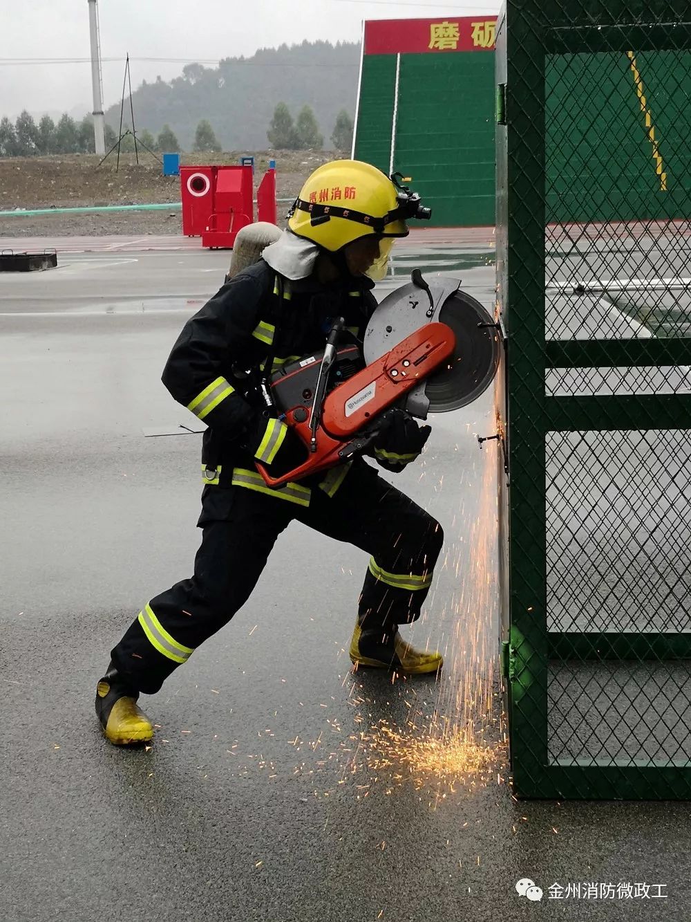 防火员们的青春奋斗故事,防火员陈建军感人事迹