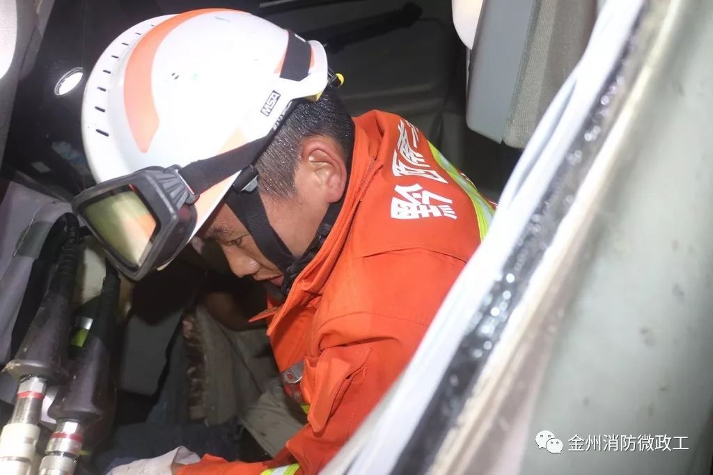 防火员们的青春奋斗故事,防火员陈建军感人事迹