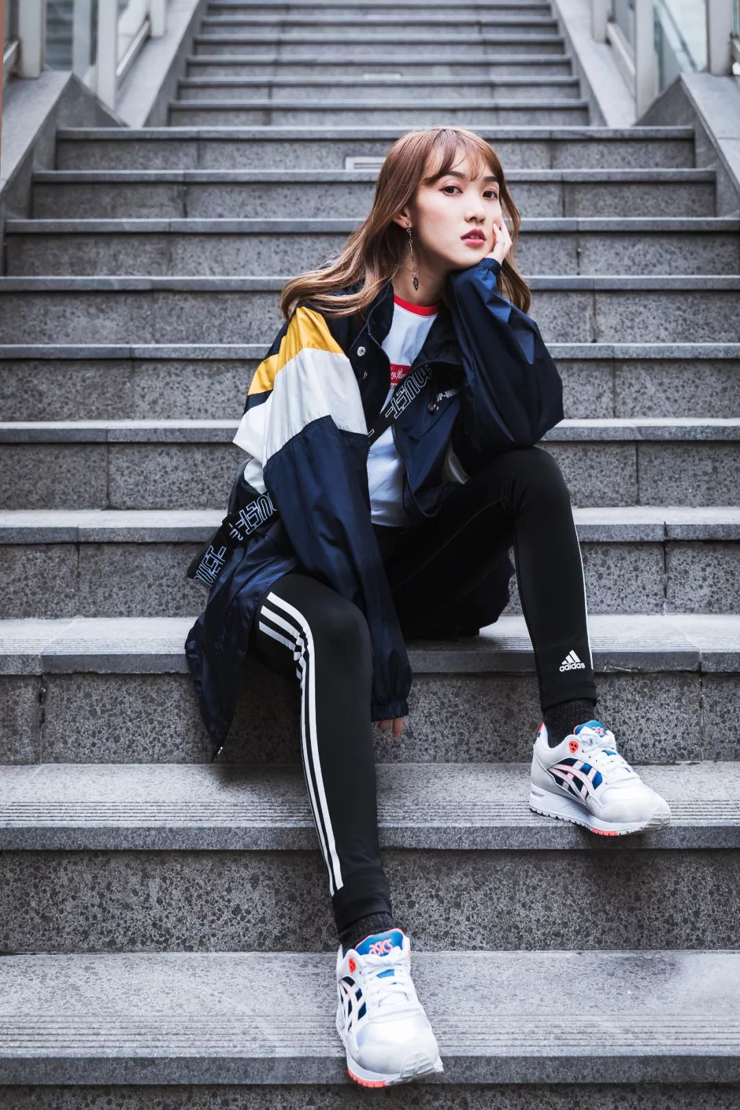 发型妆容与穿搭 (妆容发型和穿搭都是关键)