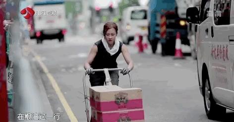 最美搬运工一夜爆红,香港最美搬运工朱芊佩与谭咏麟