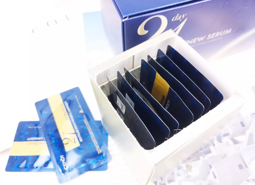 张嘉倪同款月光宝盒精华液,张嘉倪给人涂保湿美白精华液