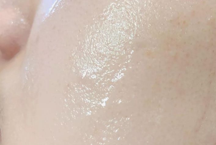 张嘉倪同款月光宝盒精华液,张嘉倪给人涂保湿美白精华液