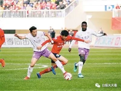 穿越大半个地球来看球……球迷从加拿大飞回陕西看“西北狼”中甲首秀