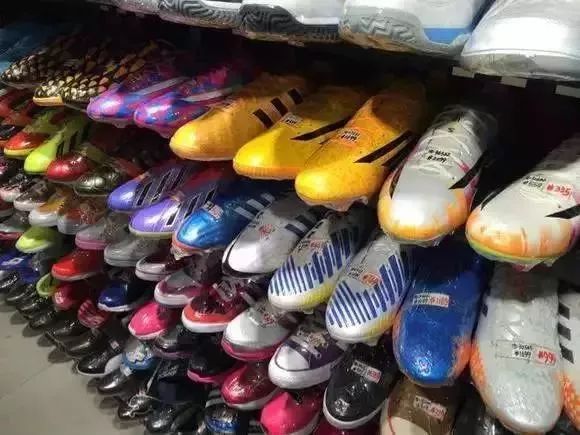 别去香港买鞋了！一条街都是假货，不少海南人中招！