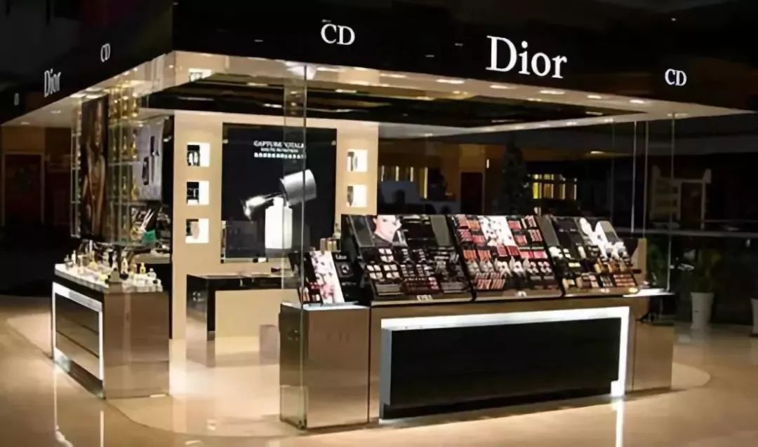 别去香港买鞋了！一条街都是假货，不少海南人中招！