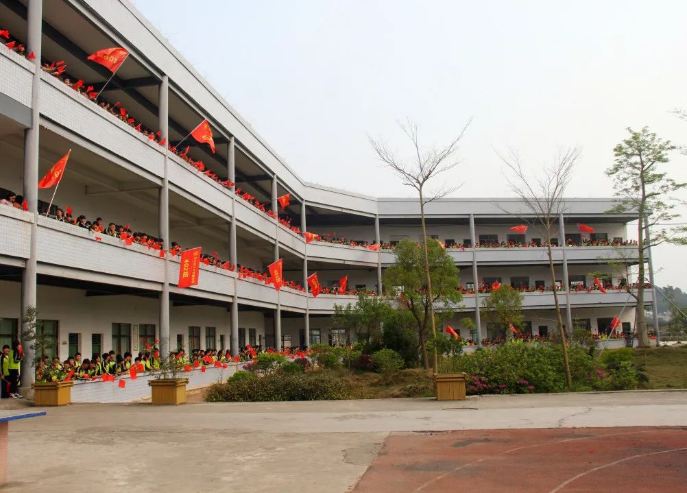 校园里的超燃时刻,校园毕业唱歌快闪惊艳全场