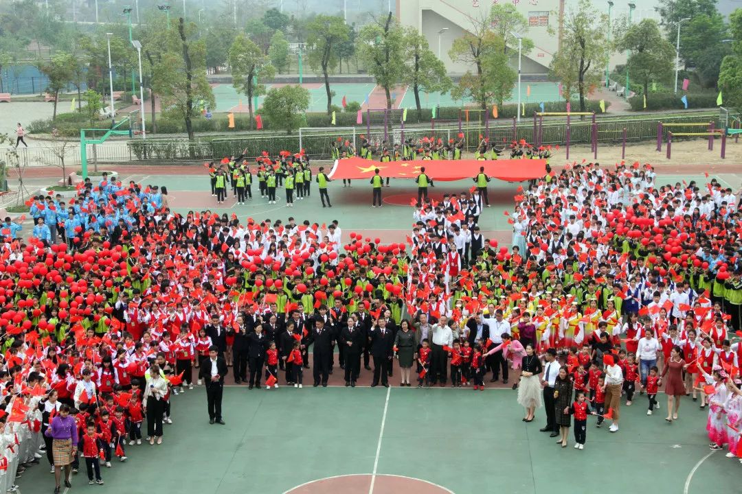 校园里的超燃时刻,校园毕业唱歌快闪惊艳全场