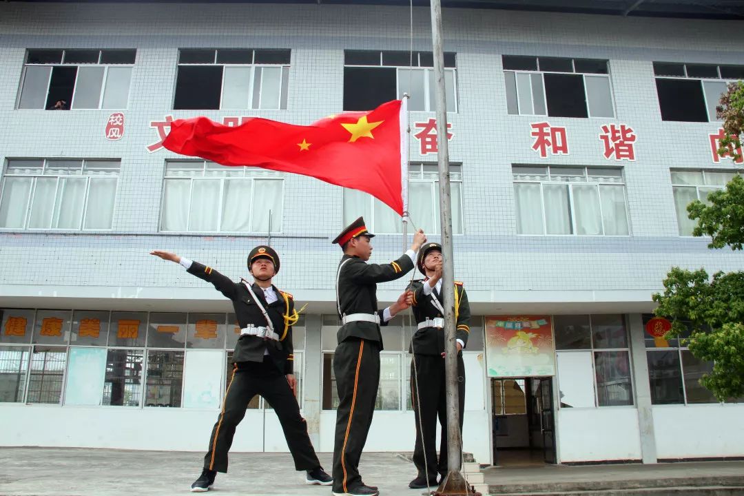 校园里的超燃时刻,校园毕业唱歌快闪惊艳全场