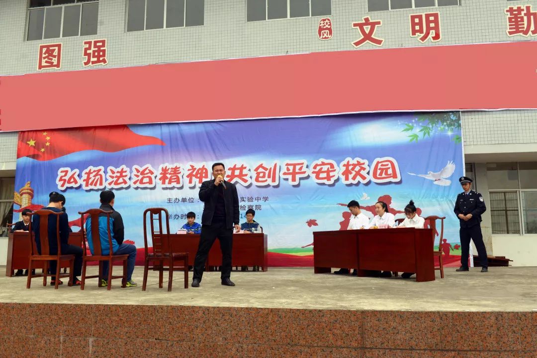 校园里的超燃时刻,校园毕业唱歌快闪惊艳全场