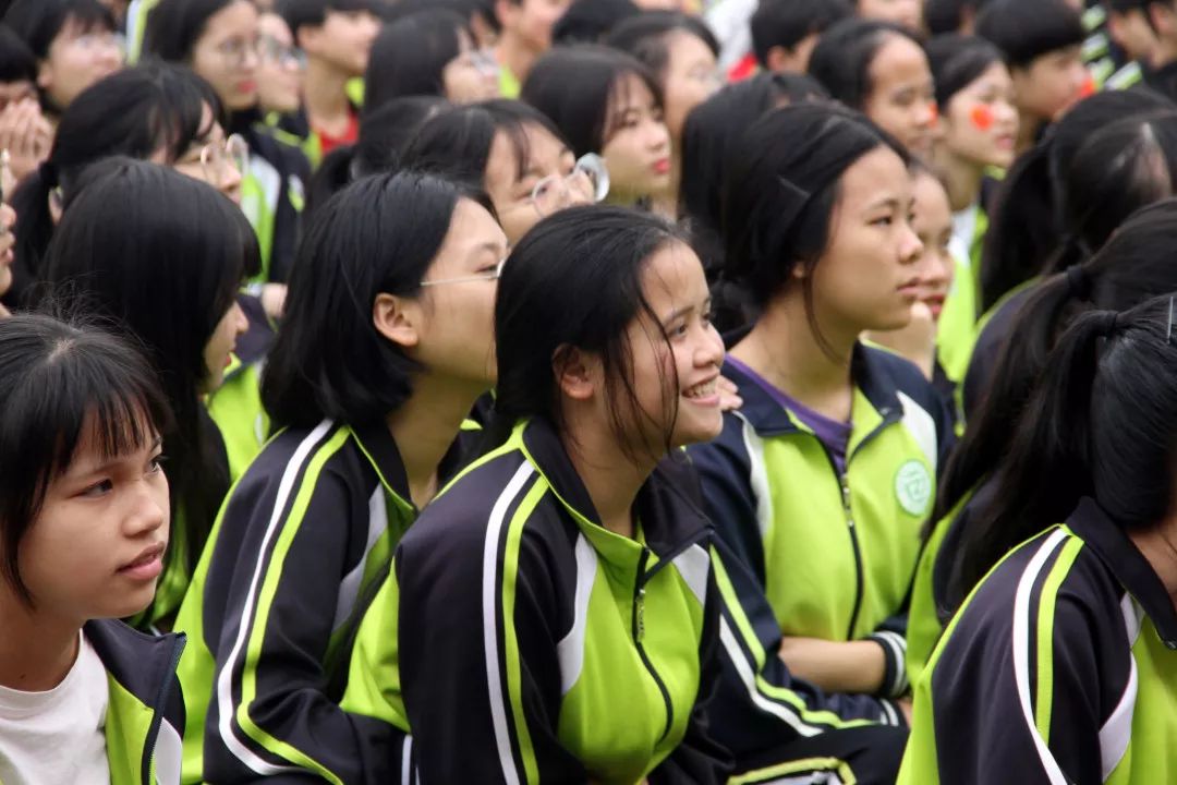 校园里的超燃时刻,校园毕业唱歌快闪惊艳全场