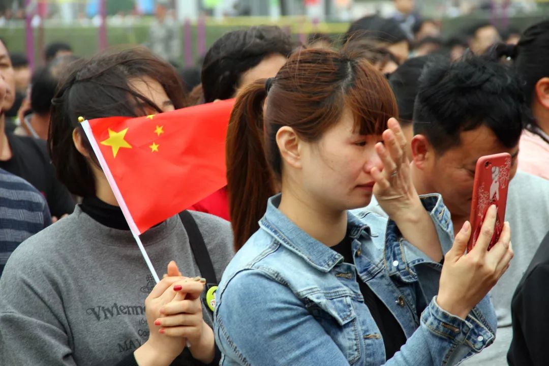 校园里的超燃时刻,校园毕业唱歌快闪惊艳全场