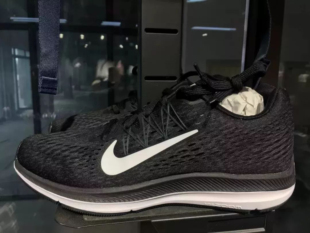 耐克运动鞋49元一双 (耐克运动鞋298元只卖一天)