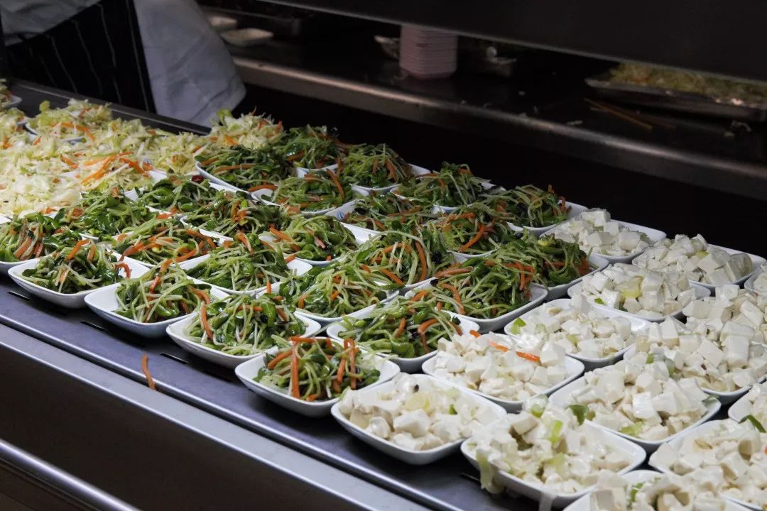 叫醒你的不是梦想是早餐,叫醒你的不是闹钟是鸟叫声