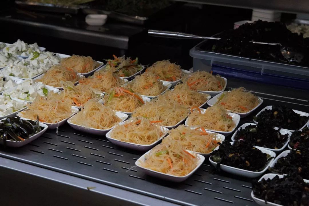 叫醒你的不是梦想是早餐,叫醒你的不是闹钟是鸟叫声