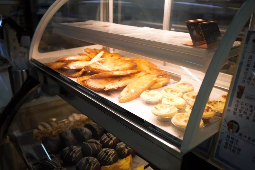 叫醒你的不是梦想是早餐,叫醒你的不是闹钟是鸟叫声