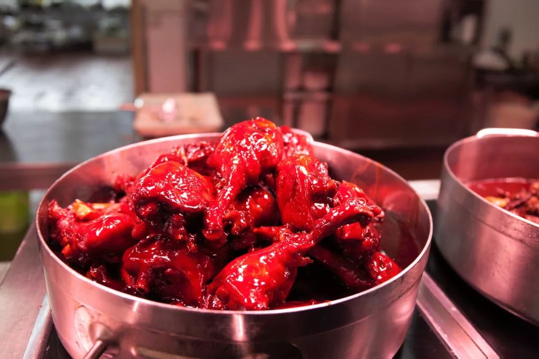 叫醒你的不是梦想是早餐,叫醒你的不是闹钟是鸟叫声