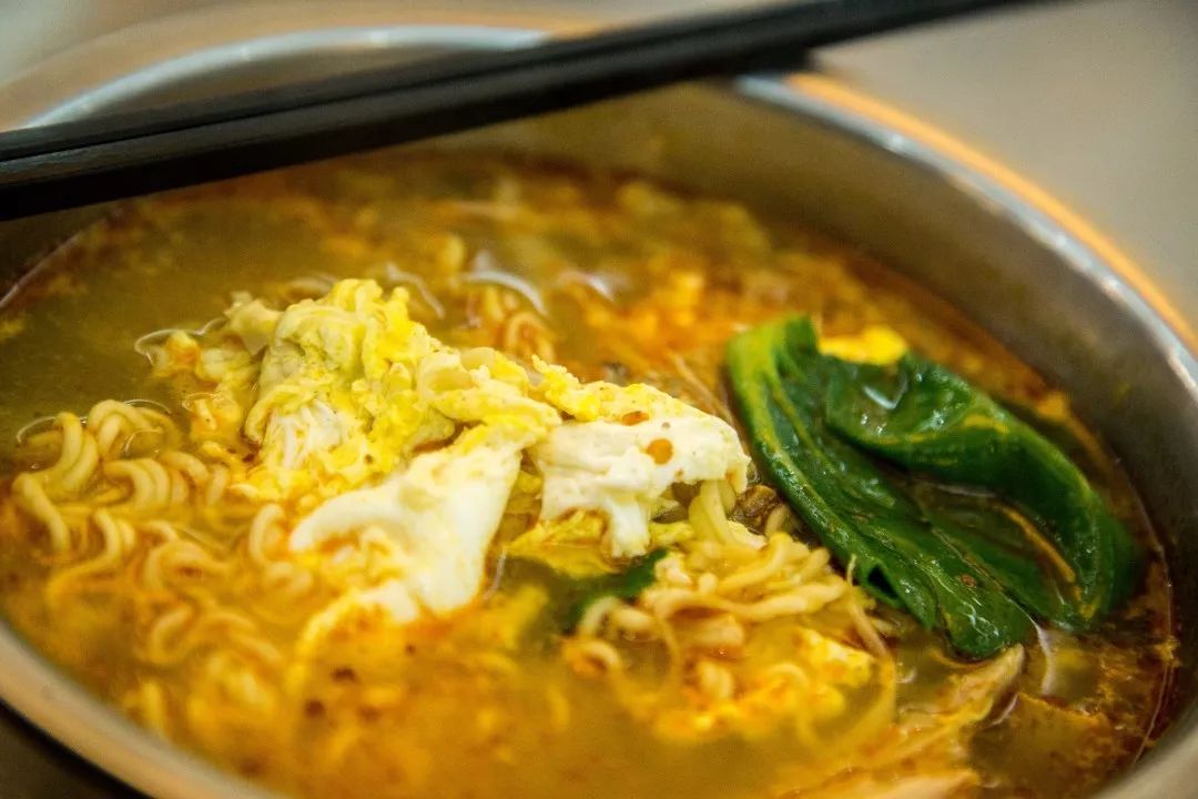 叫醒你的不是梦想是早餐,叫醒你的不是闹钟是鸟叫声