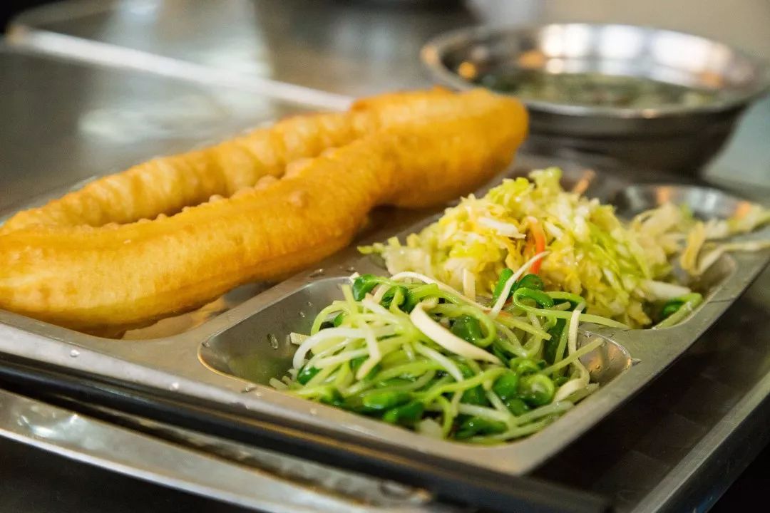 叫醒你的不是梦想是早餐,叫醒你的不是闹钟是鸟叫声